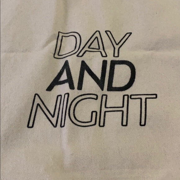 Tote - Picture 4 of 5